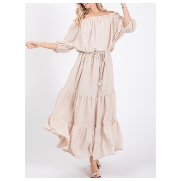 ✨LAST ONE✨woven elastic shoulder tiered dress - Picture 2 of 8